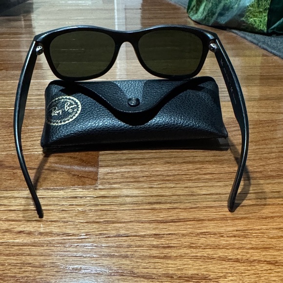 Ray-Ban P Black Sunglasses RB 2132 with Case and Lense Cloth - Picture 3 of 8